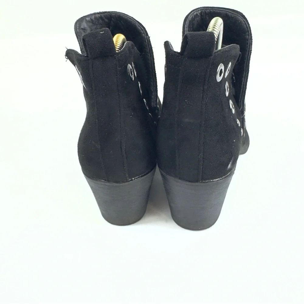 Women's Grommet Ankle Booties - Side Cut Out, Pull On, Stacked Heel Black Sz: 7